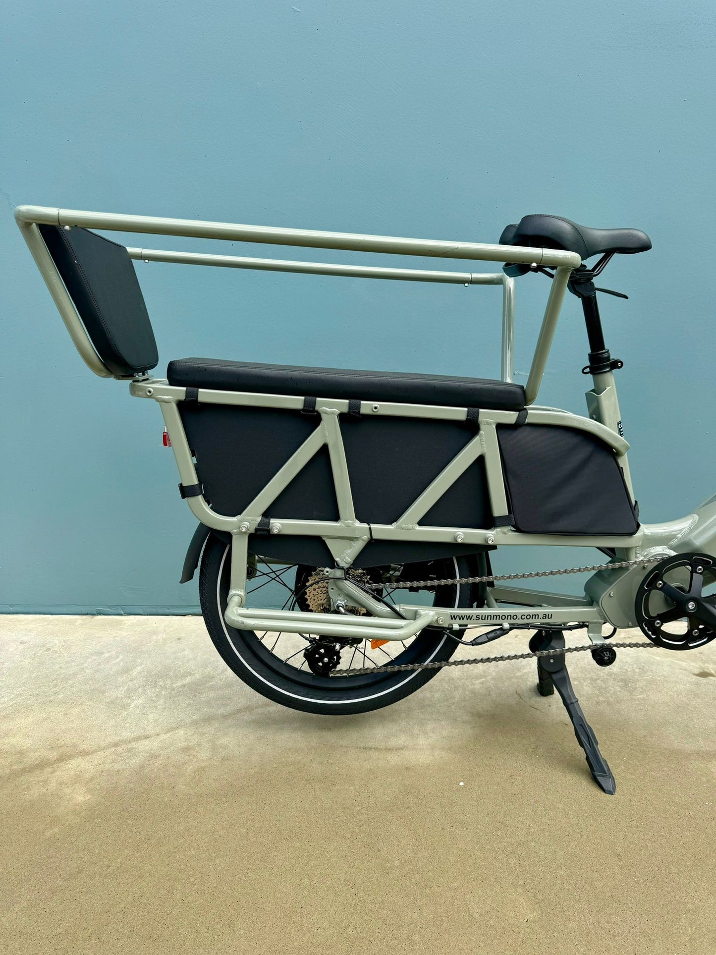 MARS FAMILY E-CARGO